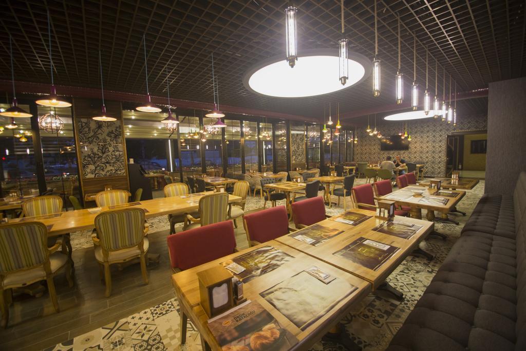 Sincan The Corner Hotel מראה חיצוני תמונה