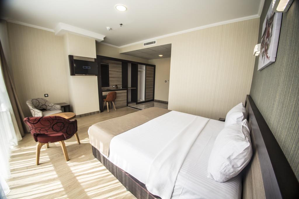 Sincan The Corner Hotel מראה חיצוני תמונה